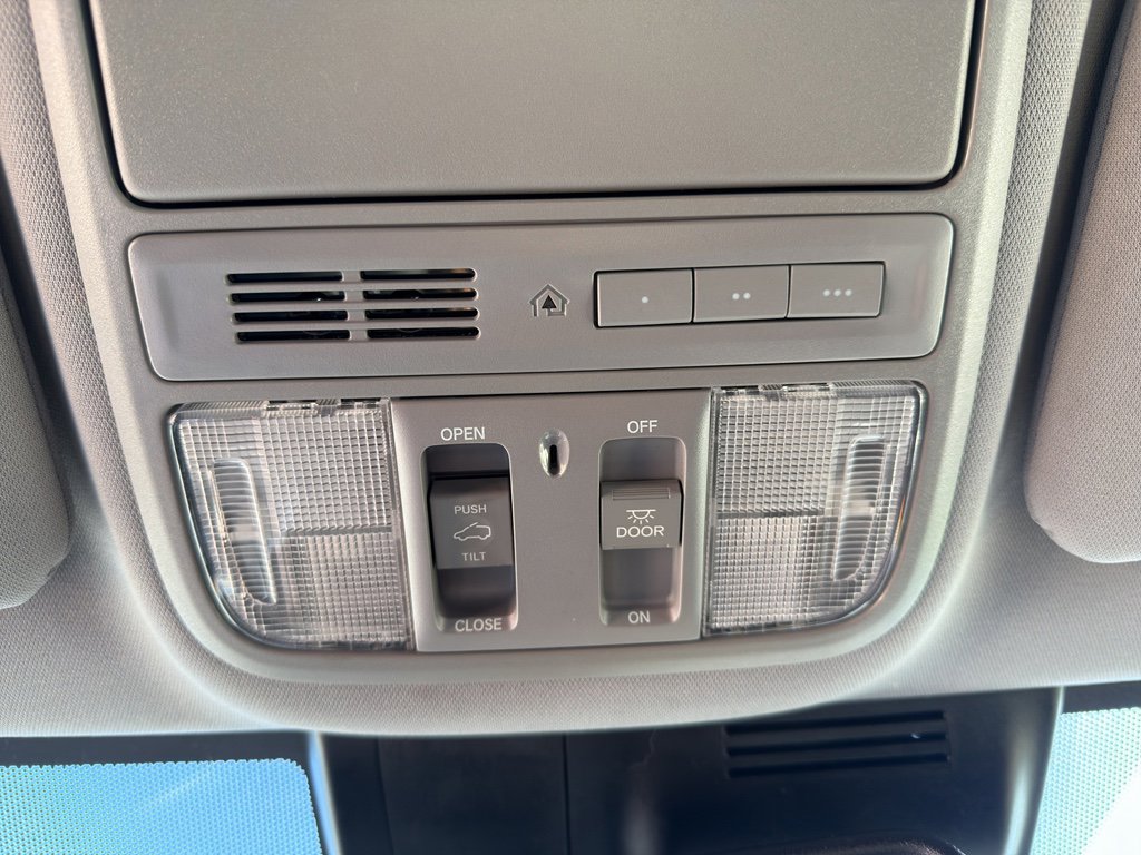 Used 2020 Honda CR-V Touring image 23