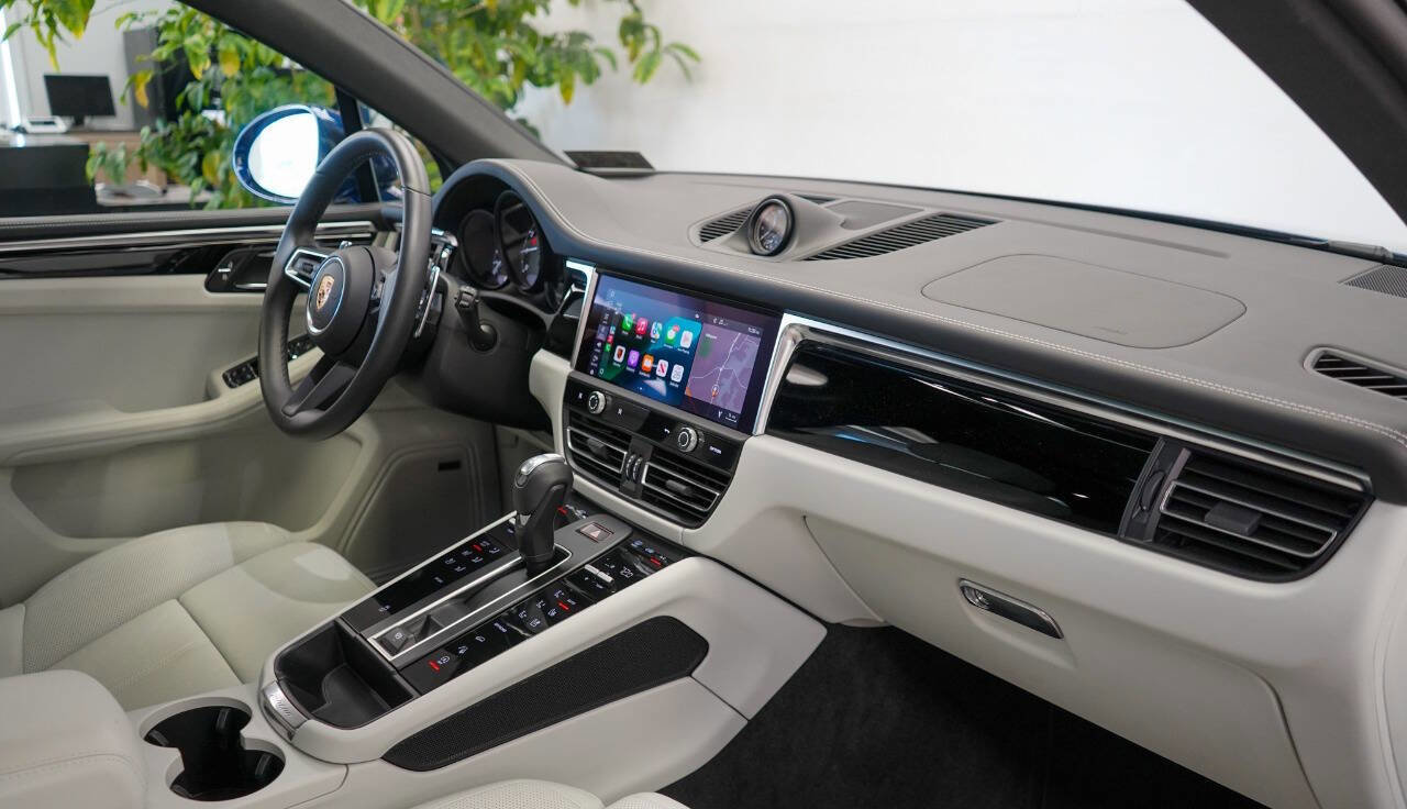 Used 2024 Porsche Macan image 58