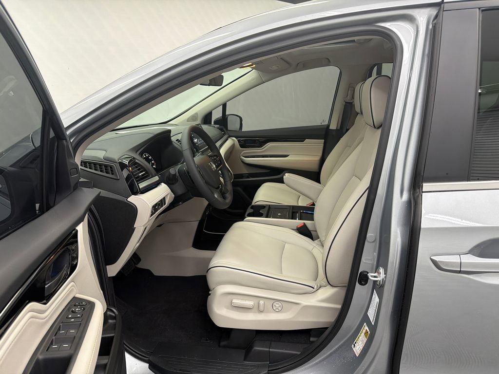 Used 2026 Honda Odyssey Touring image 9