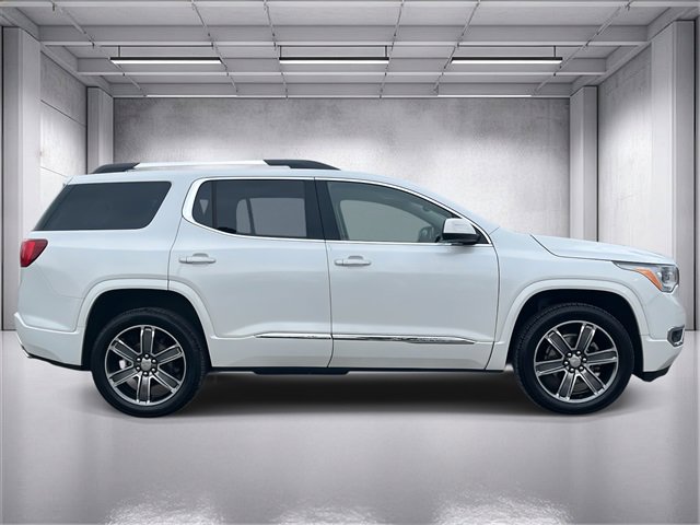 Used 2019 GMC Acadia Denali image 2