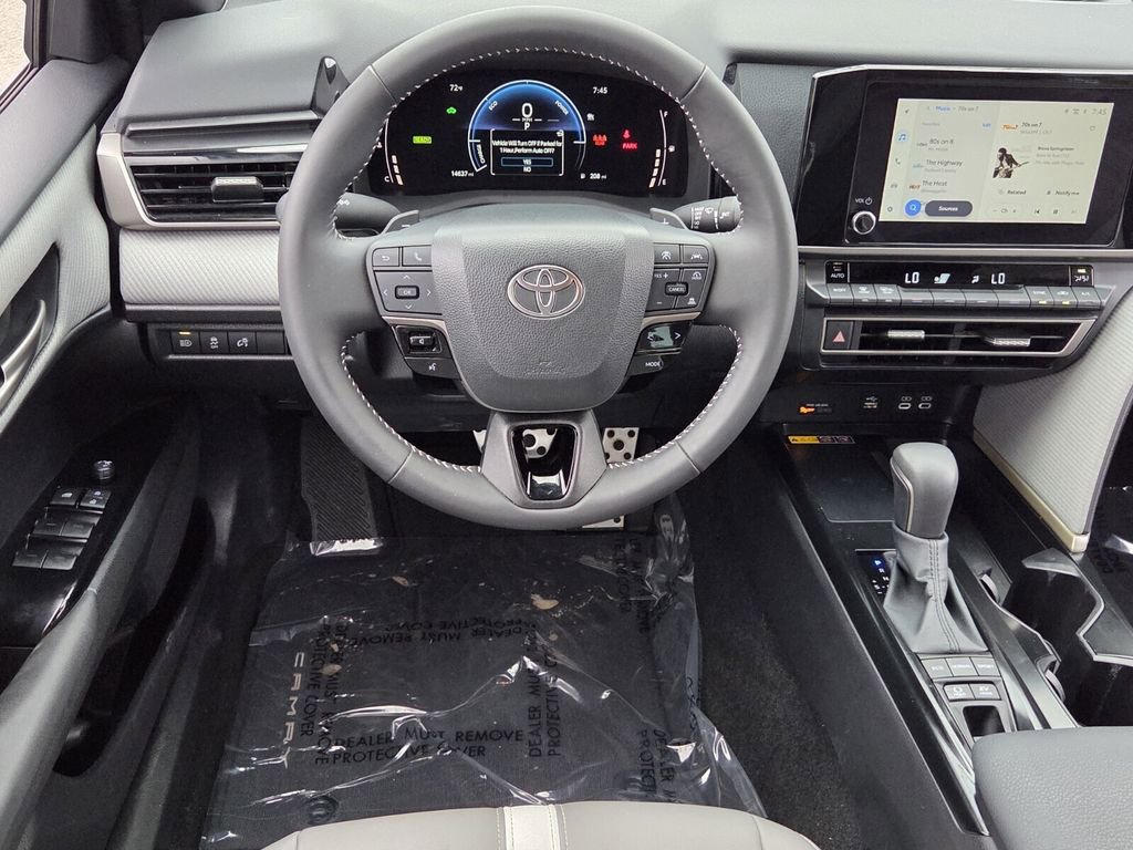 Used 2025 Toyota Camry SE image 7