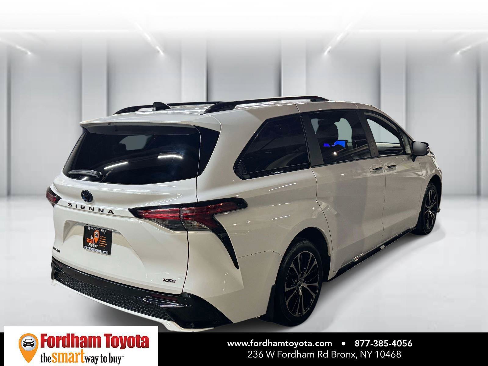 Used 2025 Toyota Sienna XSE w/ XSE Premium Package AWD/4WD image 7