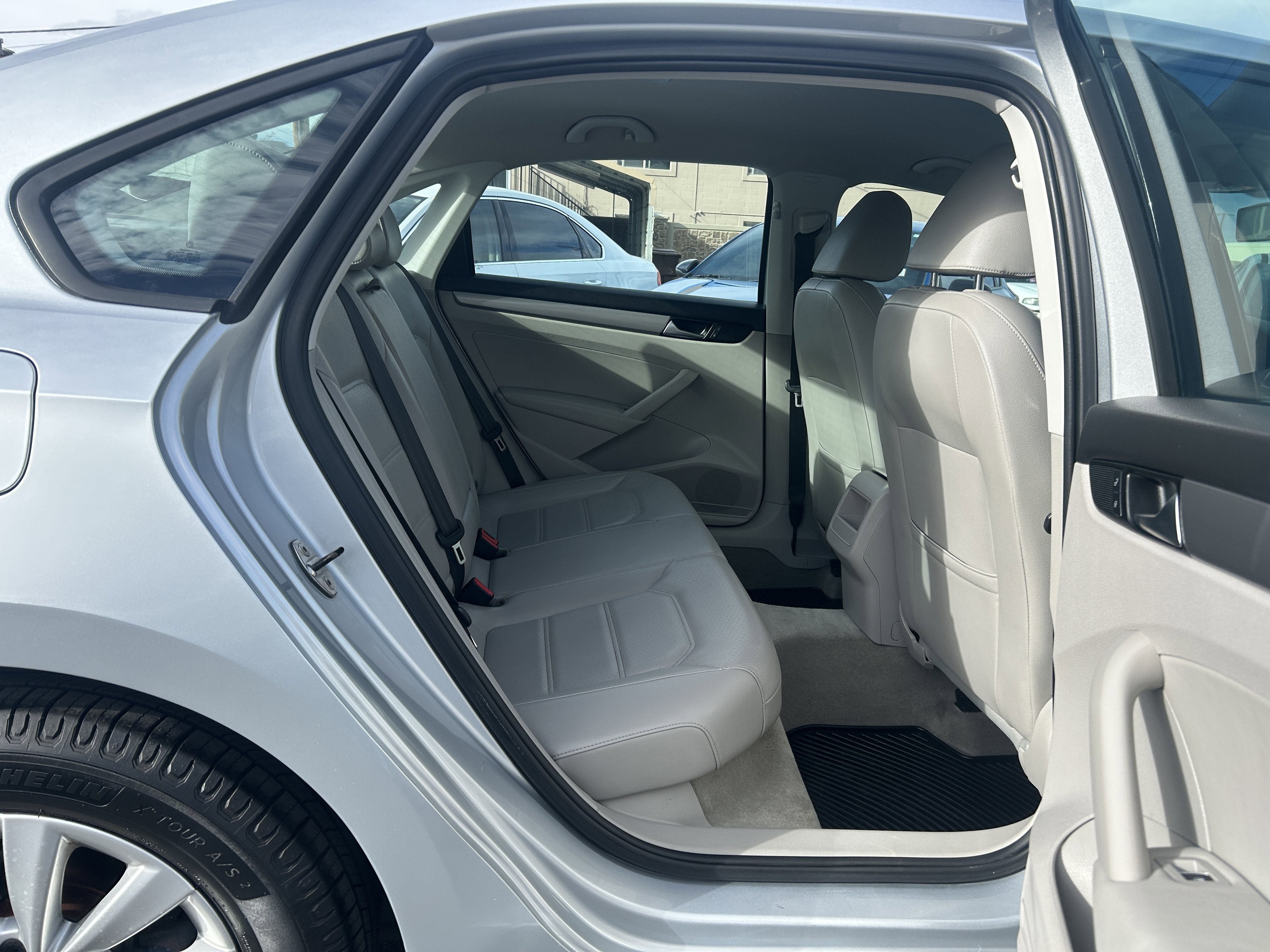 Used 2014 Volkswagen Passat 1.8T Wolfsburg Edition image 11