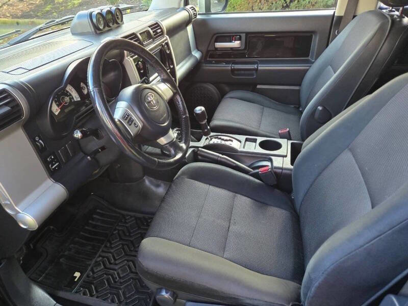 Used 2008 Toyota FJ Cruiser 4WD image 2