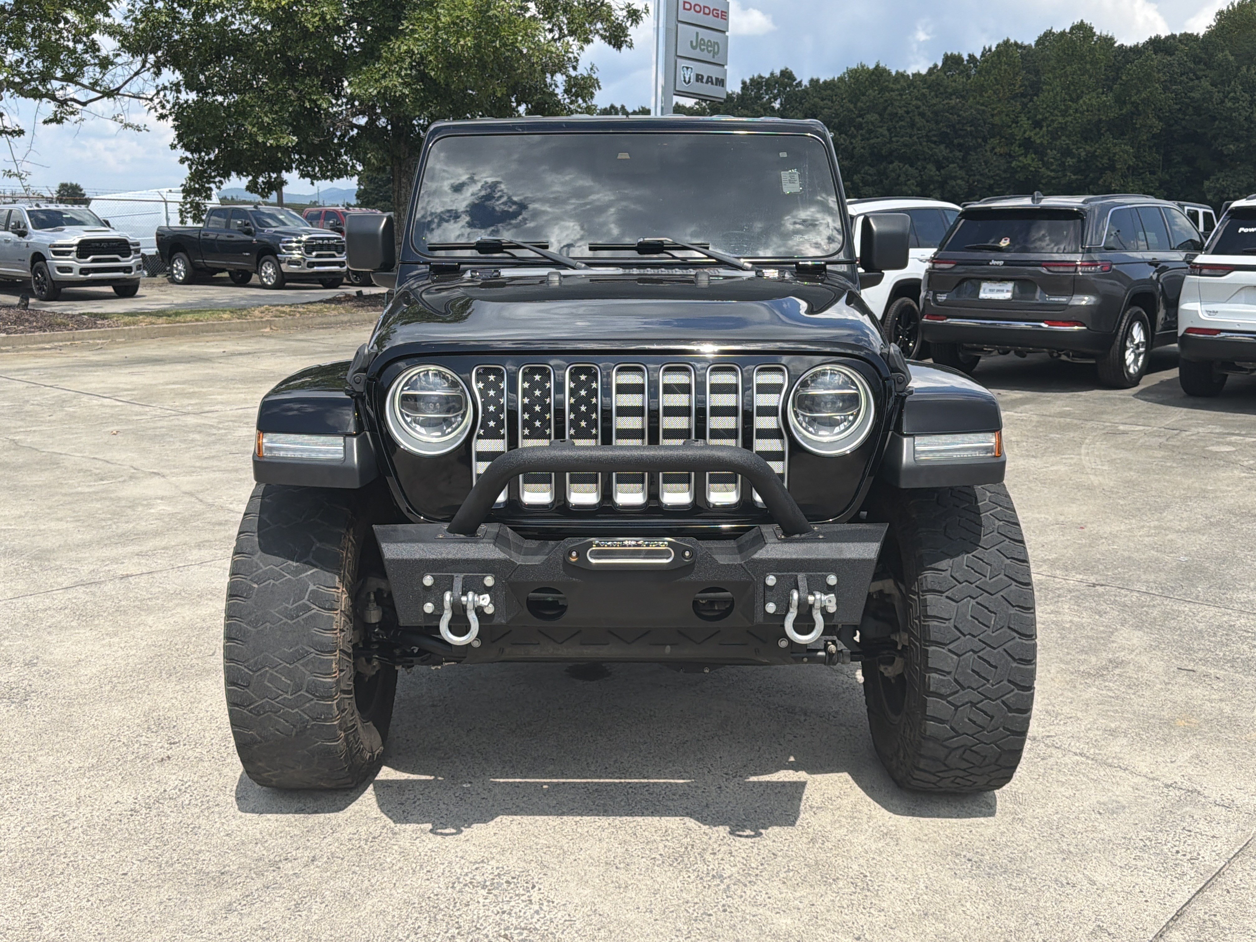 Used 2020 Jeep Gladiator Overland AWD/4WD image 2