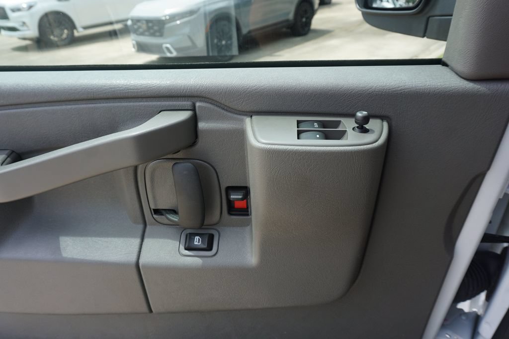 Used 2024 GMC Savana 3500 LS RWD image 4