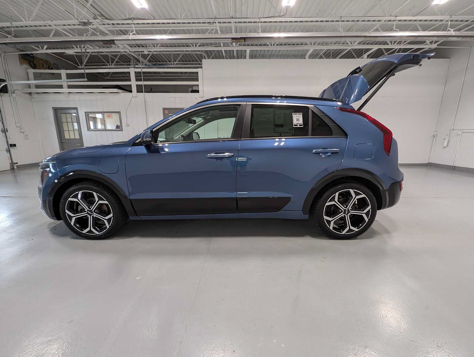 Certified 2023 Kia Niro SX Touring FWD image 12