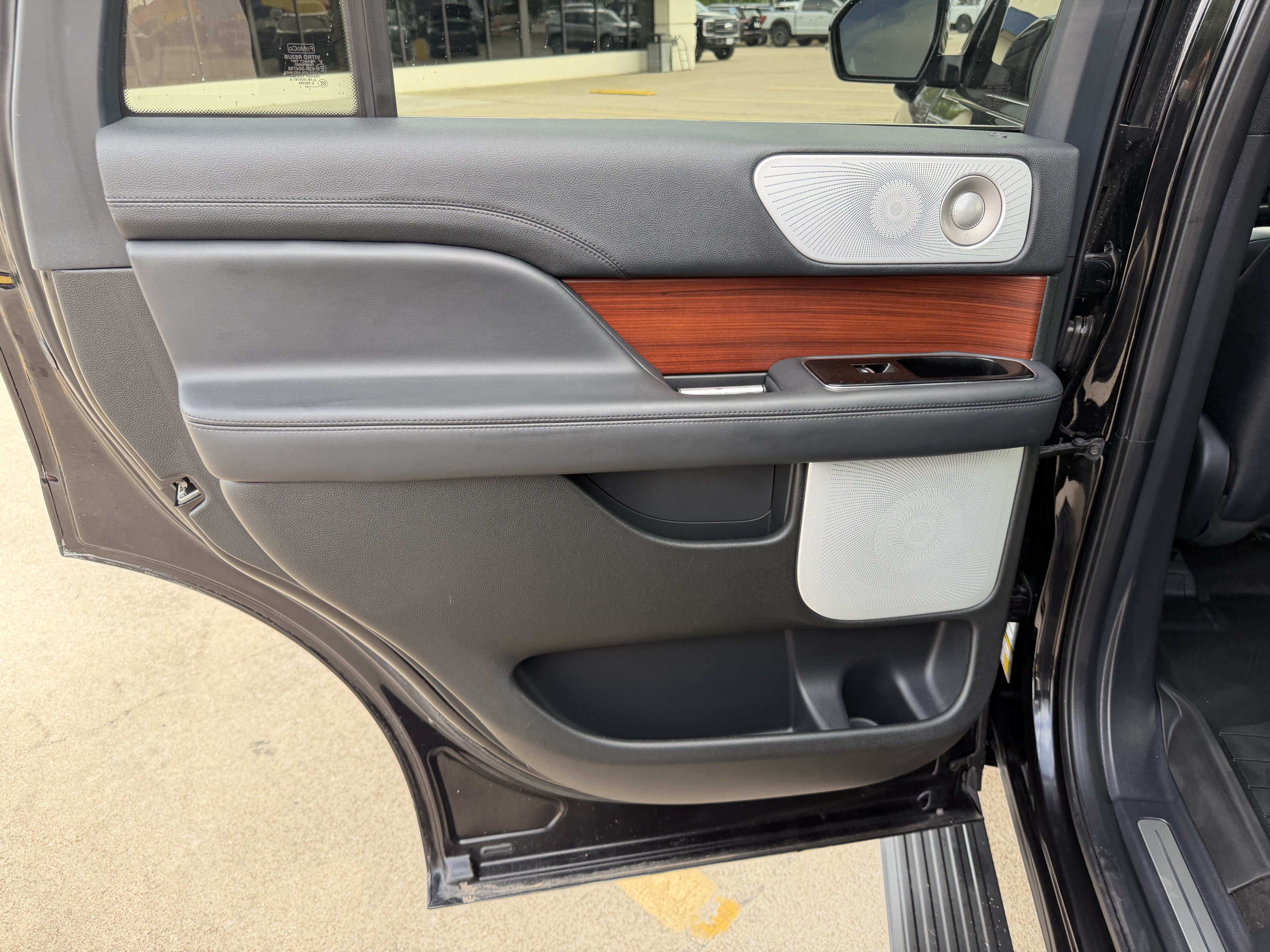 Used 2023 Lincoln Navigator Reserve AWD/4WD image 14