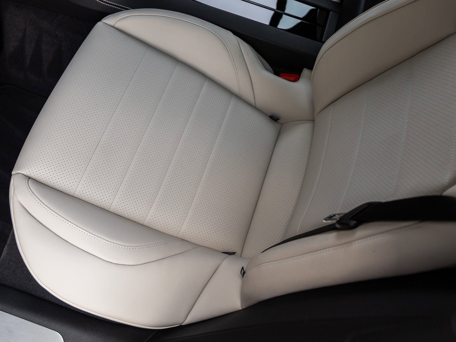 Certified 2025 Porsche Panamera image 34