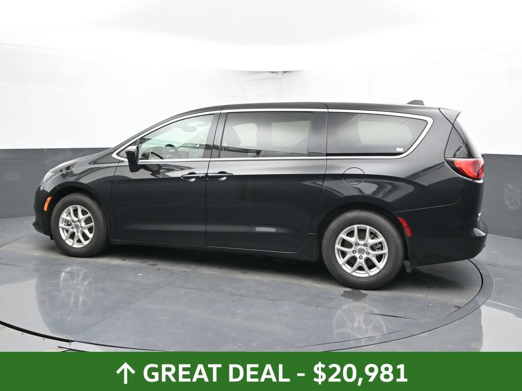 Used 2023 Chrysler Voyager LX FWD image 10
