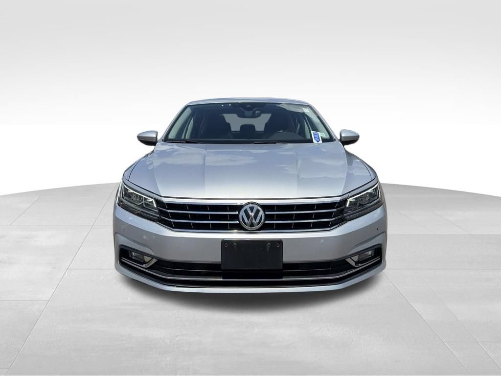 Used 2018 Volkswagen Passat 2.0T SEL Premium FWD image 11