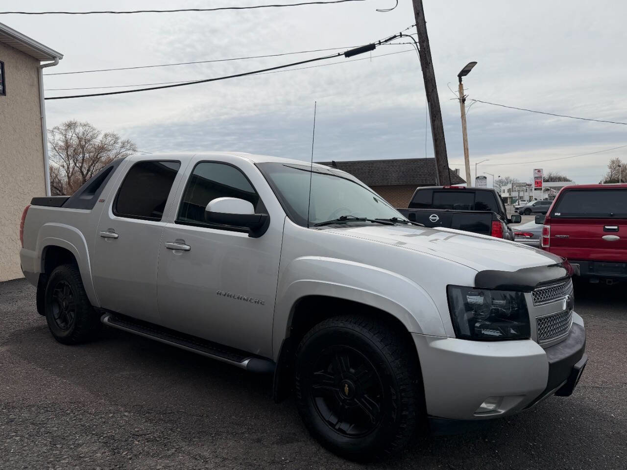 Used 2010 Chevrolet Avalanche LT w/ Luxury Package AWD/4WD image 8