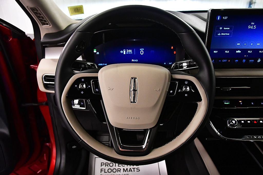 Used 2025 Lincoln Corsair AWD image 18