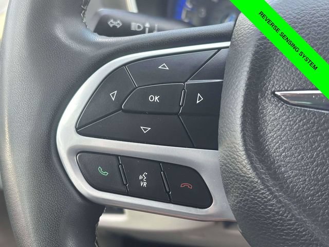 Used 2023 Chrysler Pacifica Touring-L FWD image 12