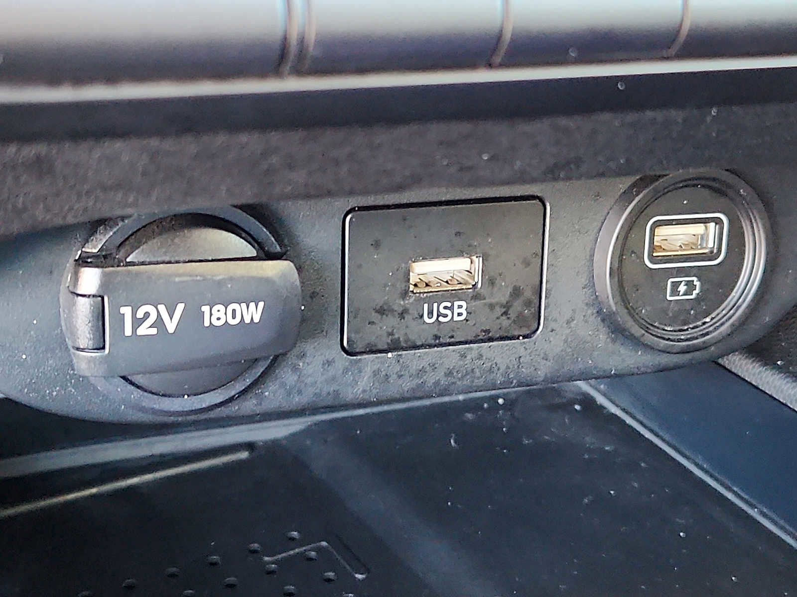 Used 2023 Hyundai Elantra Limited image 24