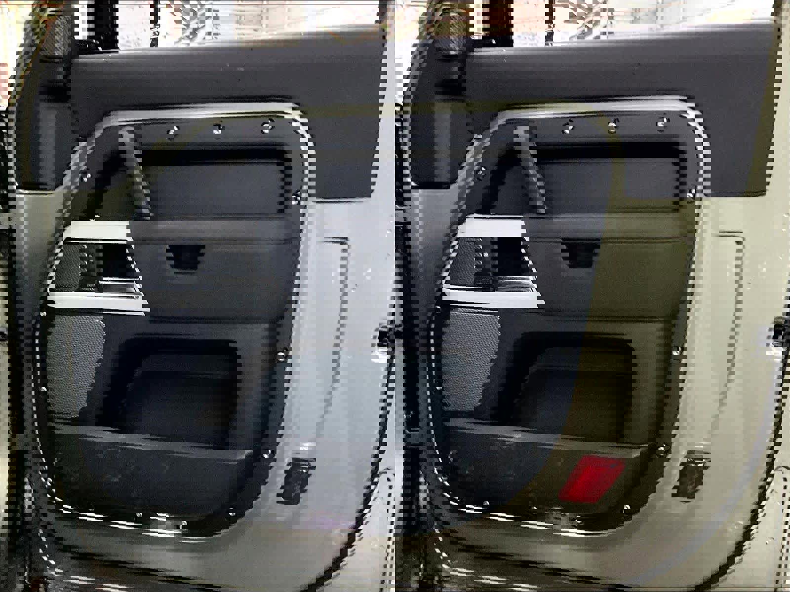 Used 2021 Land Rover Defender 90 First Edition image 26