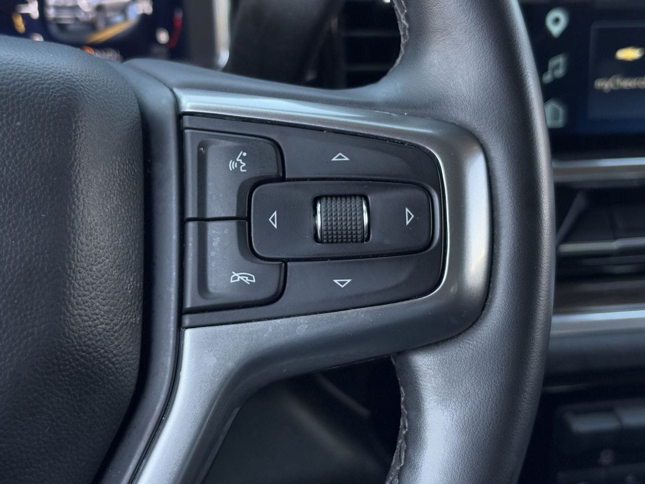 Used 2025 Chevrolet Silverado 2500 LT w/ Convenience Package AWD/4WD image 17