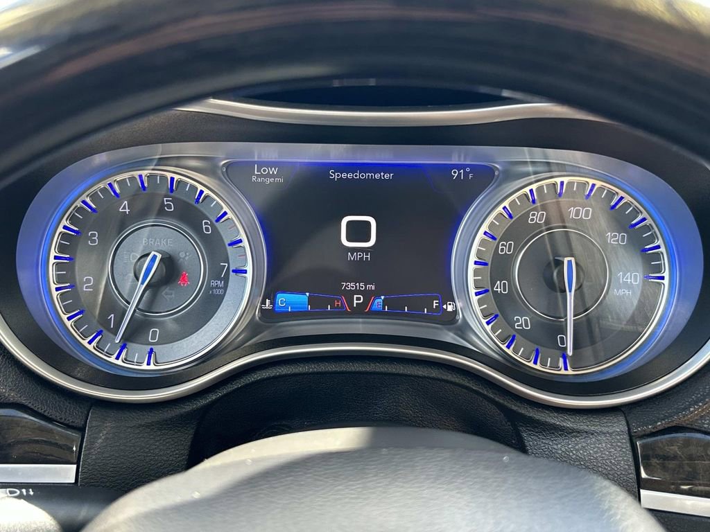 Used 2018 Chrysler 300 Limited image 32