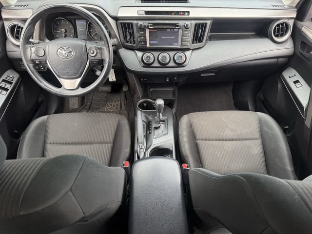 Used 2018 Toyota RAV4 LE FWD image 11