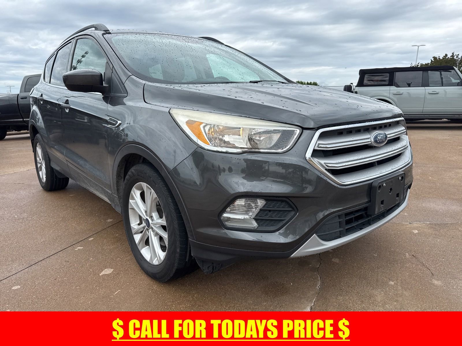 Used 2018 Ford Escape SE w/ SE Sync 3 Package FWD image 1