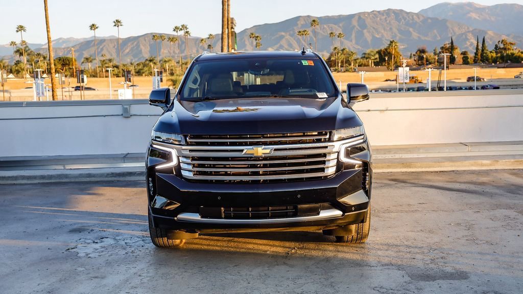 Used 2024 Chevrolet Suburban High Country w/ Premium Package image 3
