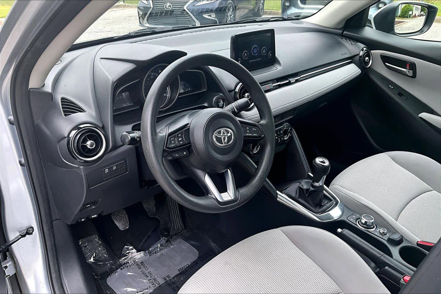 Used 2019 Toyota Yaris LE FWD image 17