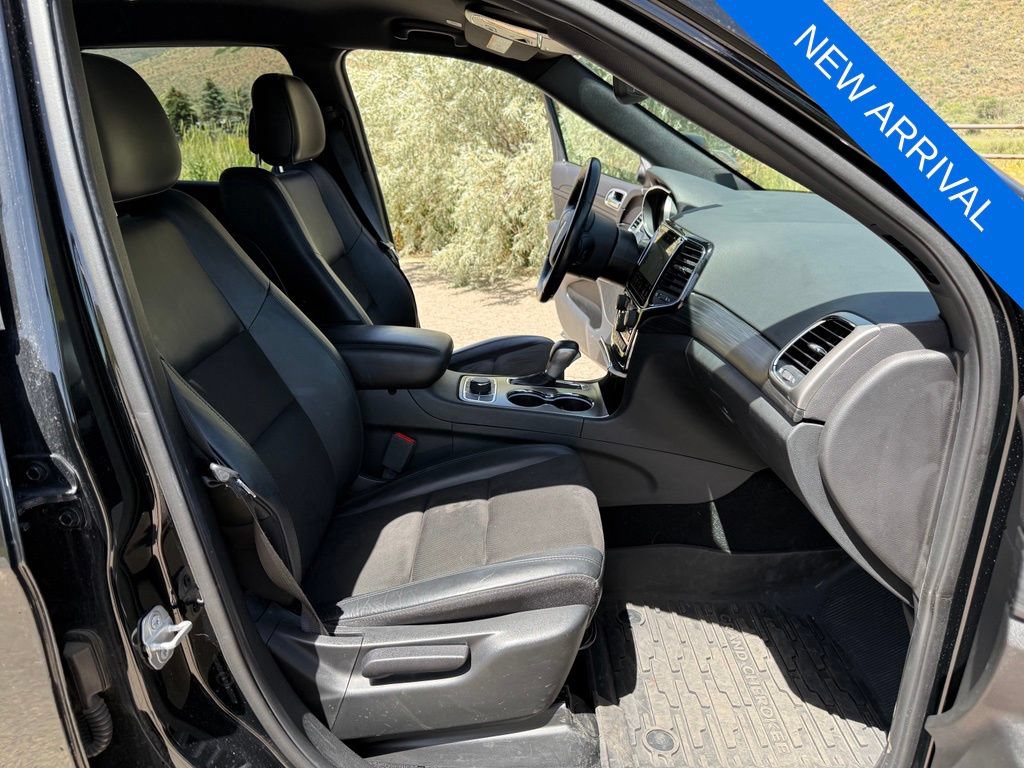 Used 2020 Jeep Grand Cherokee Altitude AWD/4WD image 36