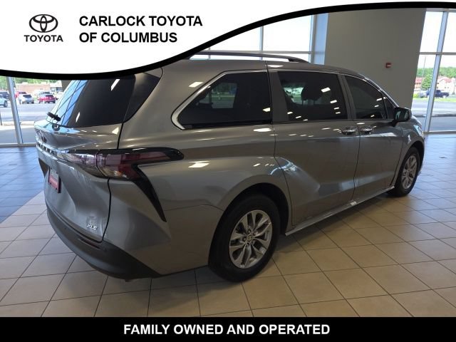 Used 2026 Toyota Sienna XLE FWD image 7
