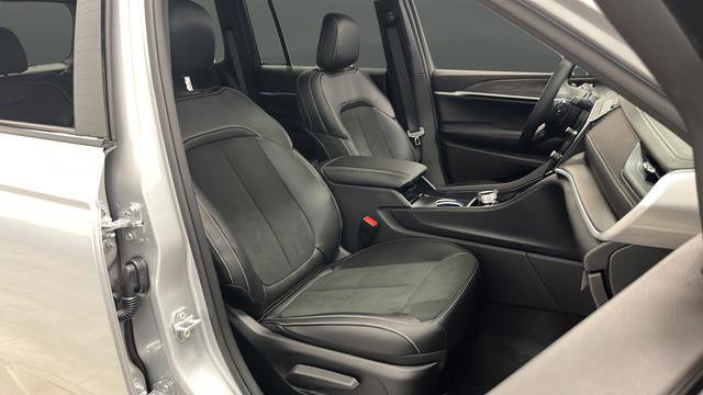 New 2026 Jeep Grand Cherokee Altitude image 25