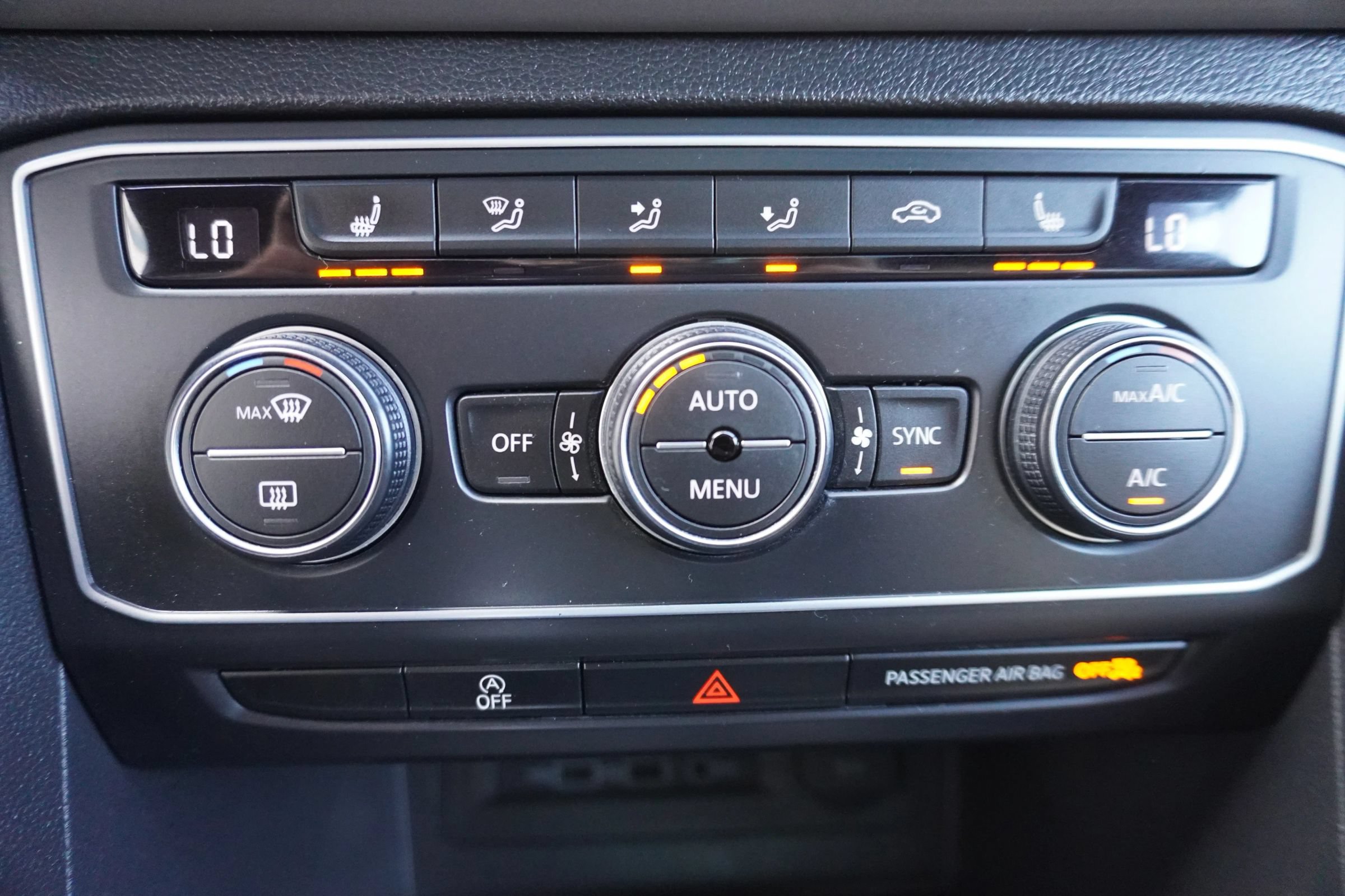 Used 2020 Volkswagen Atlas Cross Sport SE w/ Panoramic Sunroof Package AWD/4WD image 16