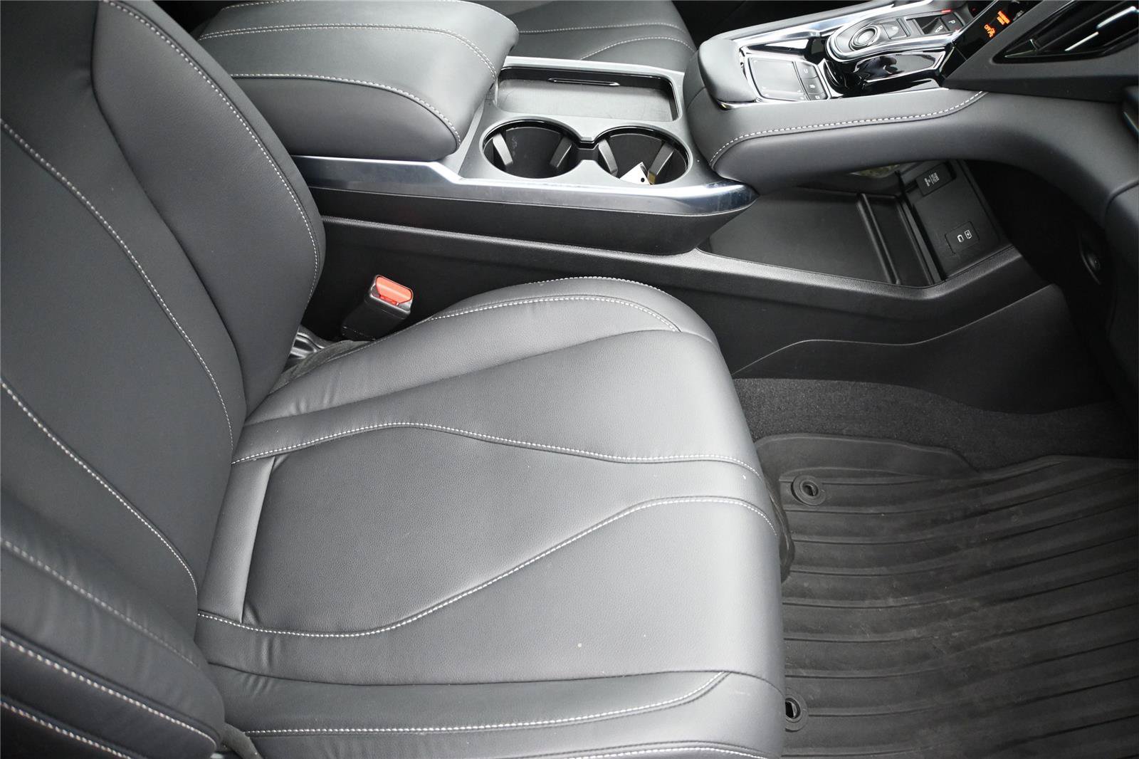 Used 2025 Acura RDX SH-AWD image 18