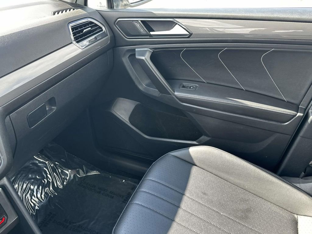 Certified 2023 Volkswagen Tiguan SE w/ Panoramic Sunroof Package image 34