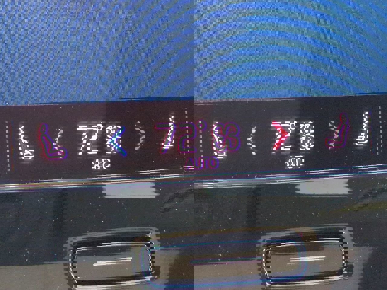 New 2025 Volvo XC40 B5 Core w/ Protection Package Premier image 22