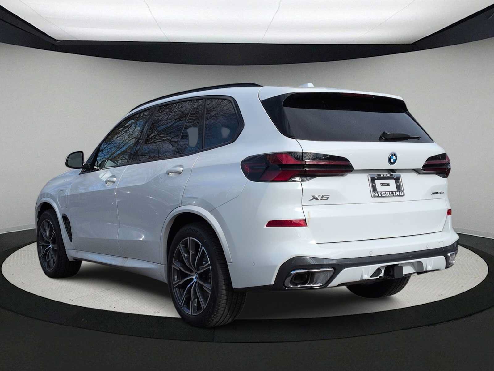 Used 2026 BMW X5 xDrive50e w/ M Sport Package AWD/4WD image 6