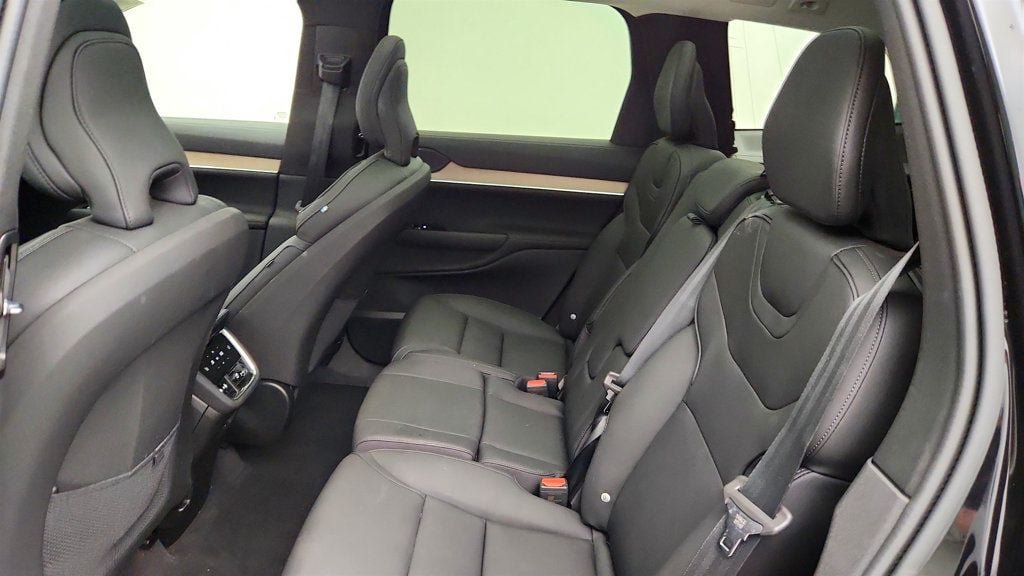 Used 2025 Volvo EX90 Plus AWD/4WD image 19