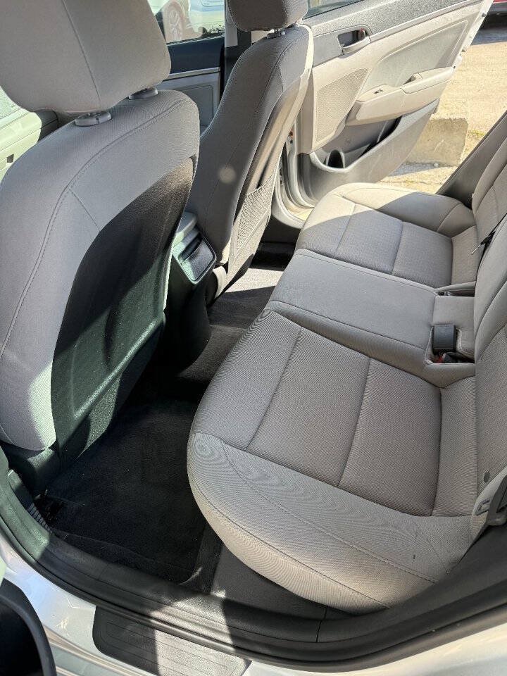 Used 2018 Hyundai Elantra Value Edition FWD image 9