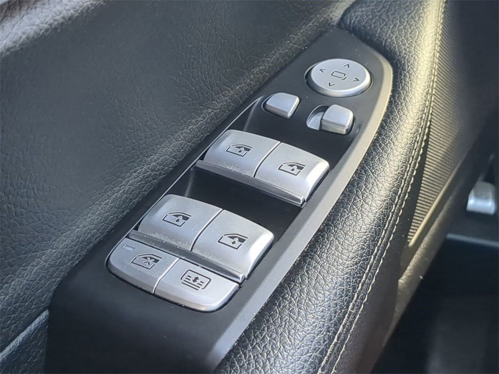 Used 2018 BMW 740i xDrive image 26