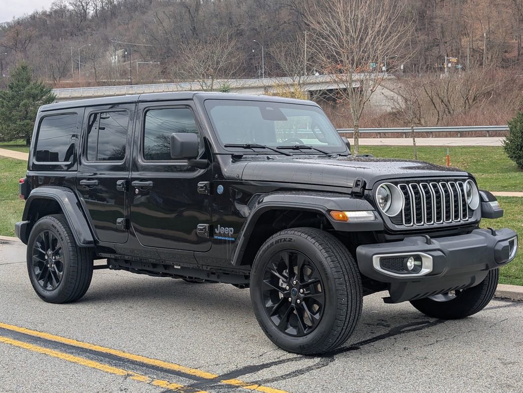 Used 2025 Jeep Wrangler Unlimited Sahara w/ Safety Group image 2