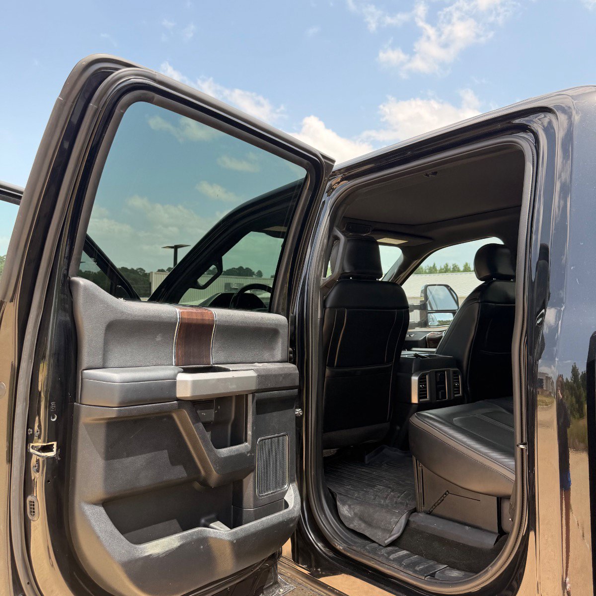 Used 2017 Ford F250 Platinum w/ FX4 Off-Road Package AWD/4WD image 24