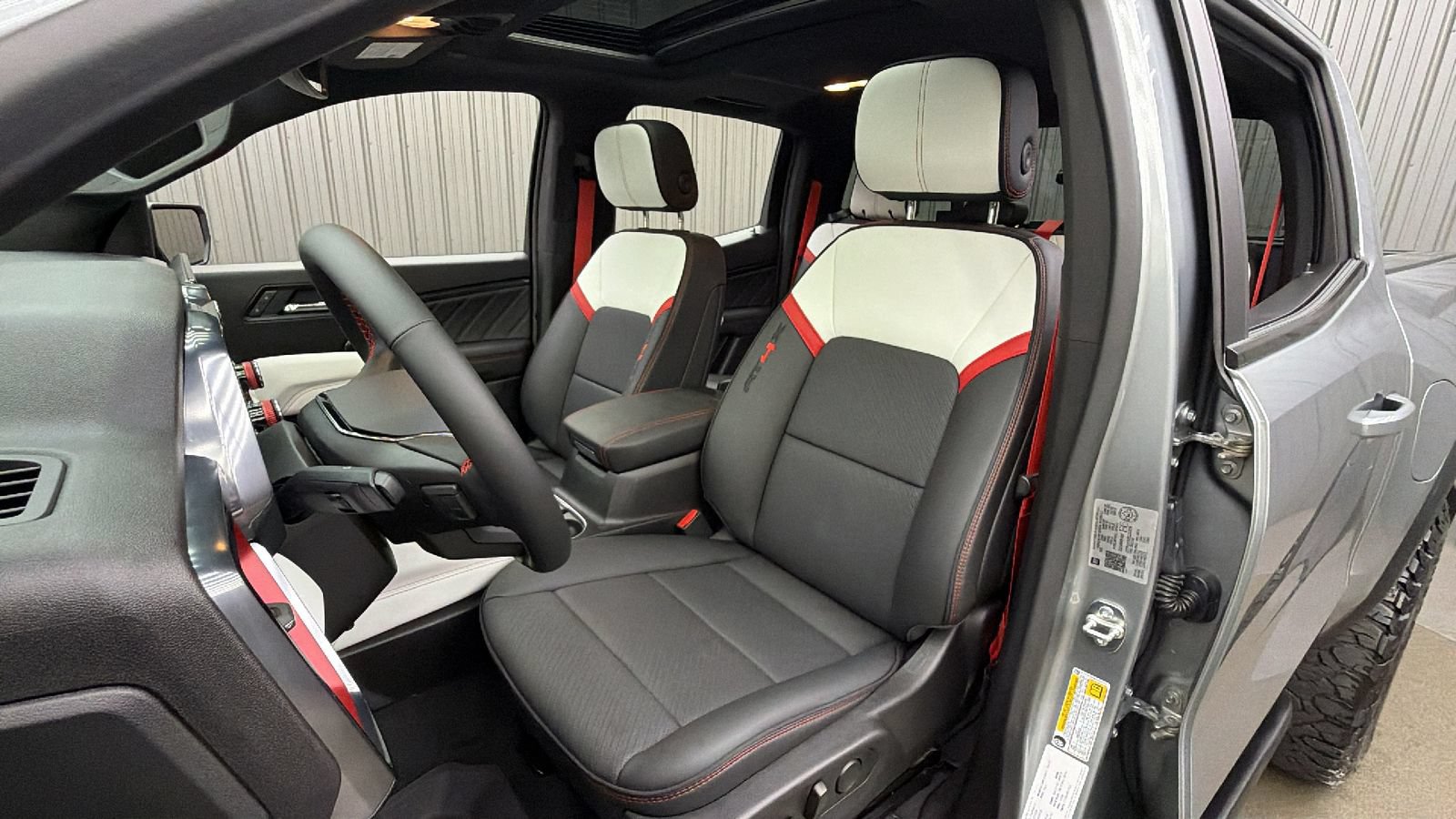 Used 2025 GMC Canyon AT4 w/ AT4X Package AWD/4WD image 20