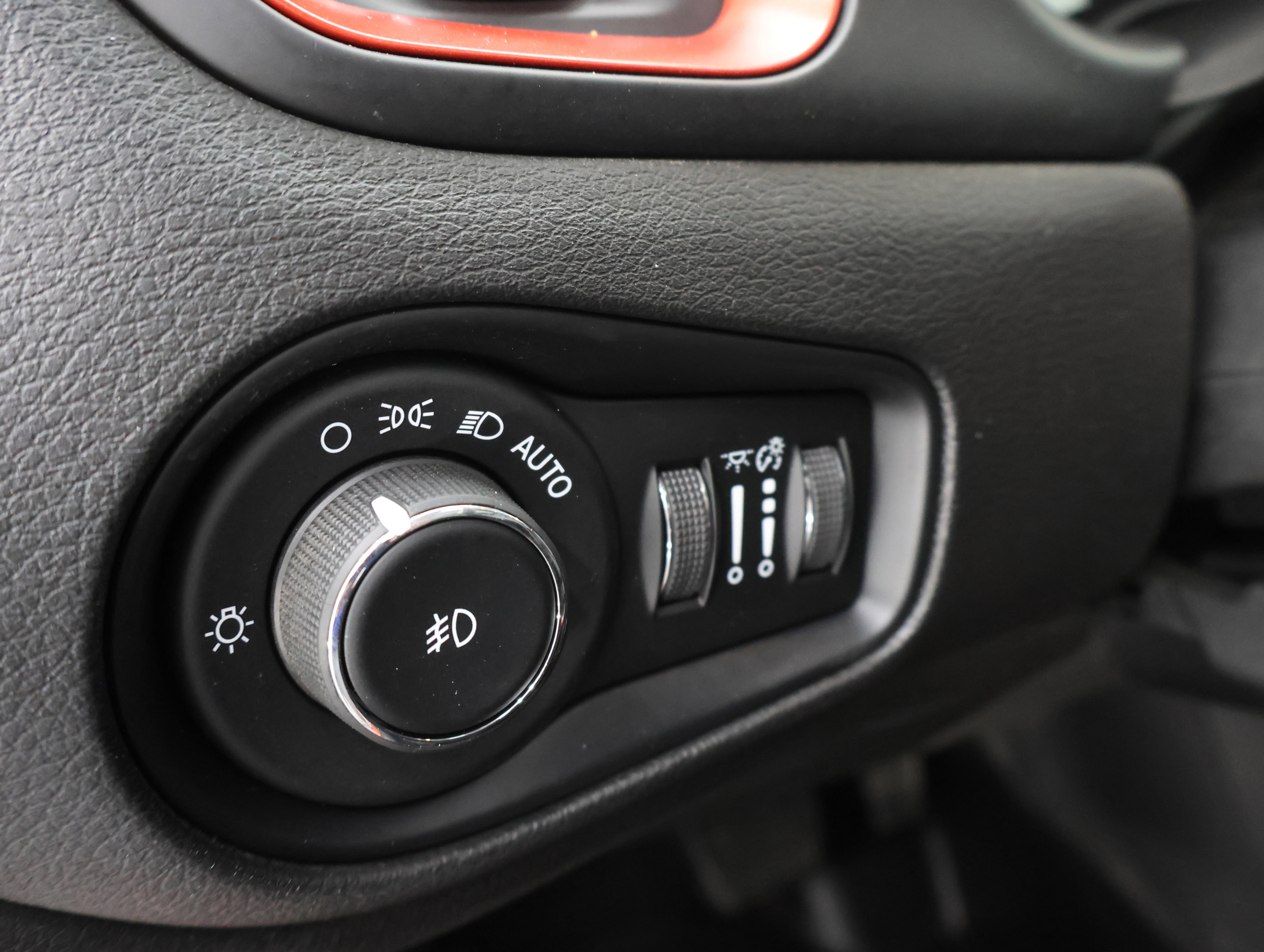 Used 2018 Jeep Renegade Trailhawk AWD/4WD image 39