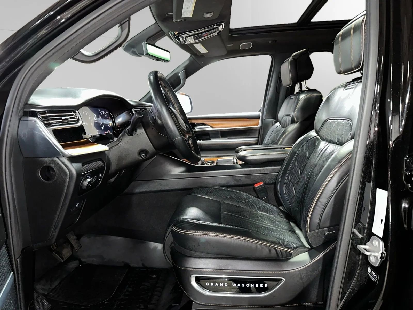 Used 2022 Jeep Grand Wagoneer Series III image 2