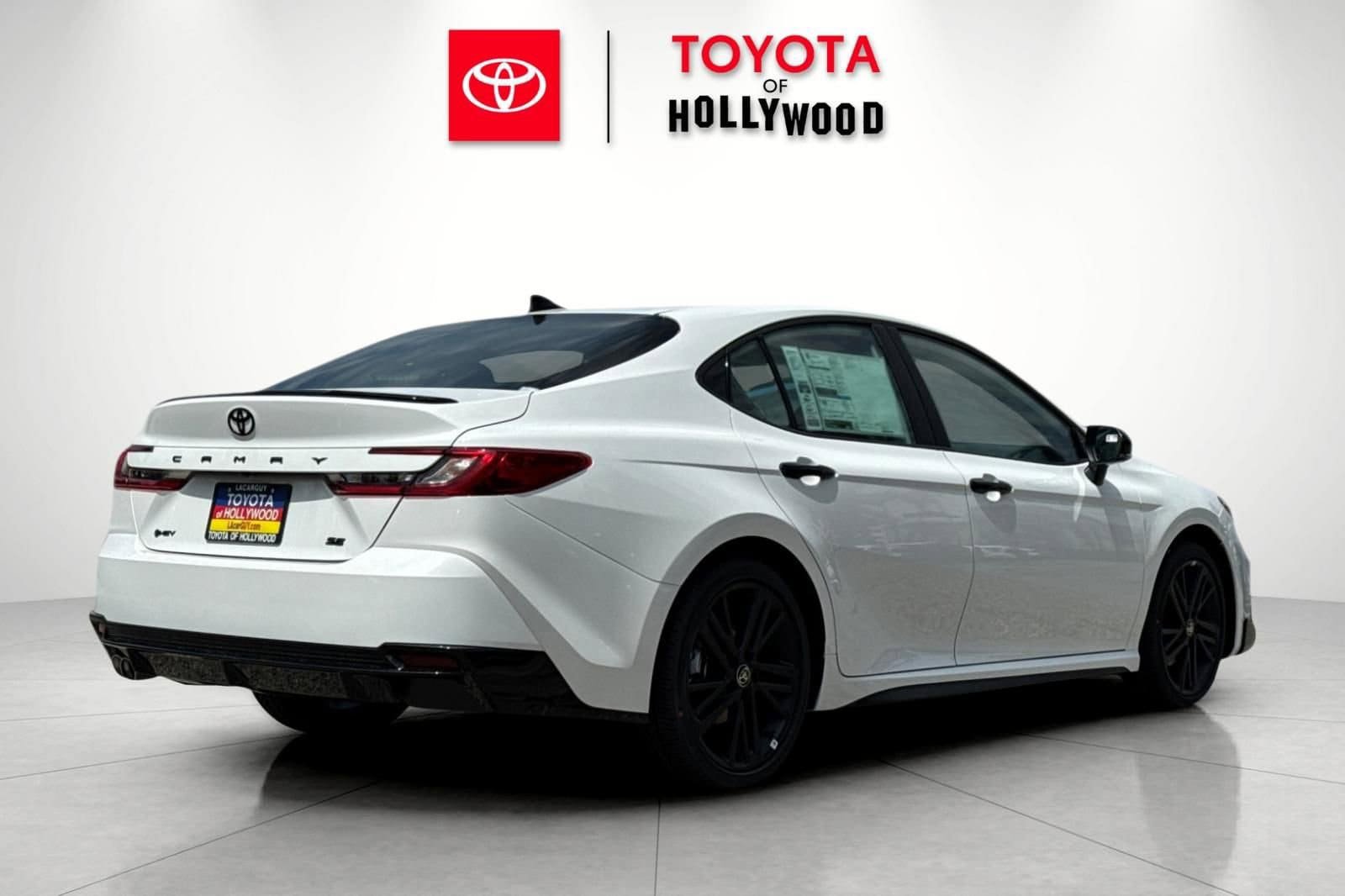 New 2026 Toyota Camry Hybrid FWD image 4