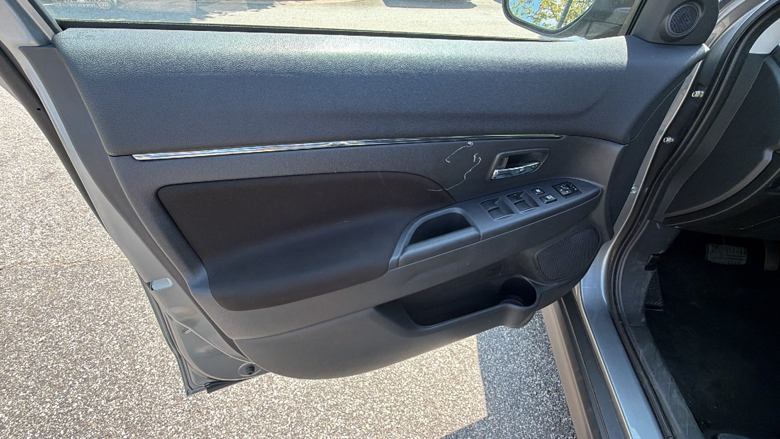 Used 2025 Mitsubishi Outlander Sport AWD image 14