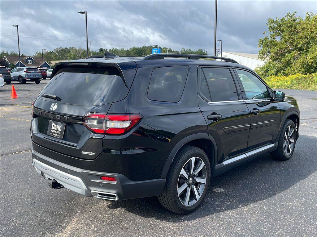 Used 2024 Honda Pilot Touring image 13
