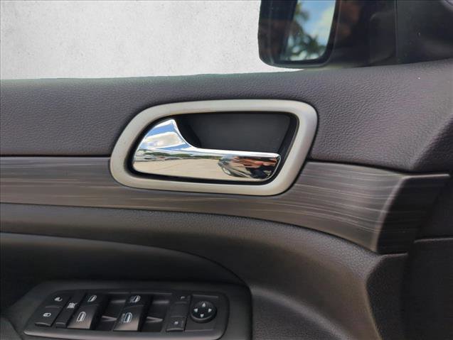 Used 2019 Jeep Grand Cherokee Laredo RWD image 24
