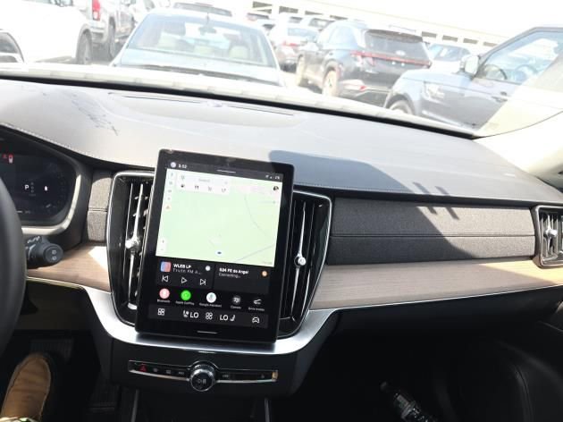 Used 2025 Volvo XC90 B6 Plus AWD/4WD image 9