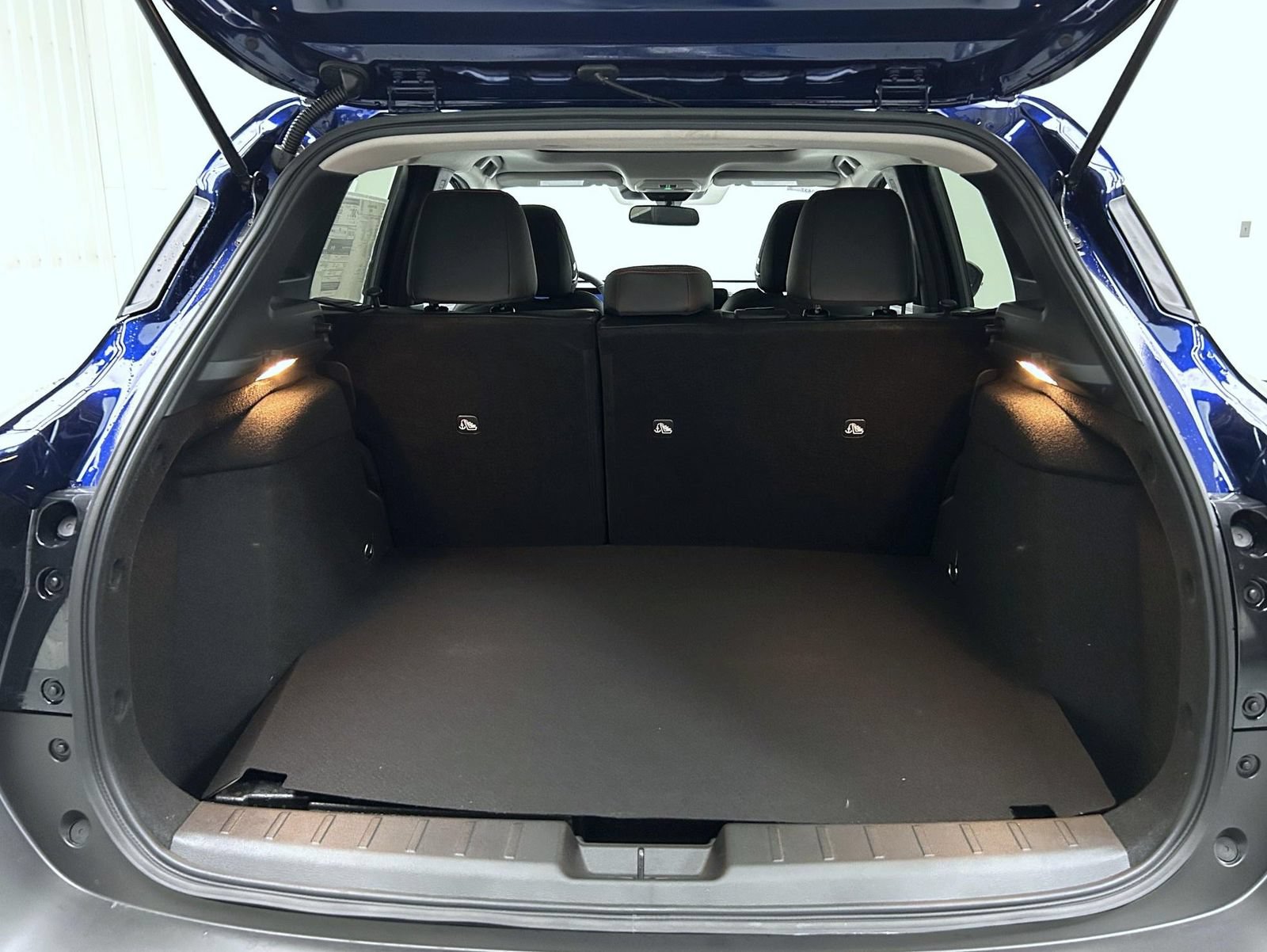 New 2026 Nissan Kicks SR w/ SR Premium Package AWD/4WD image 9