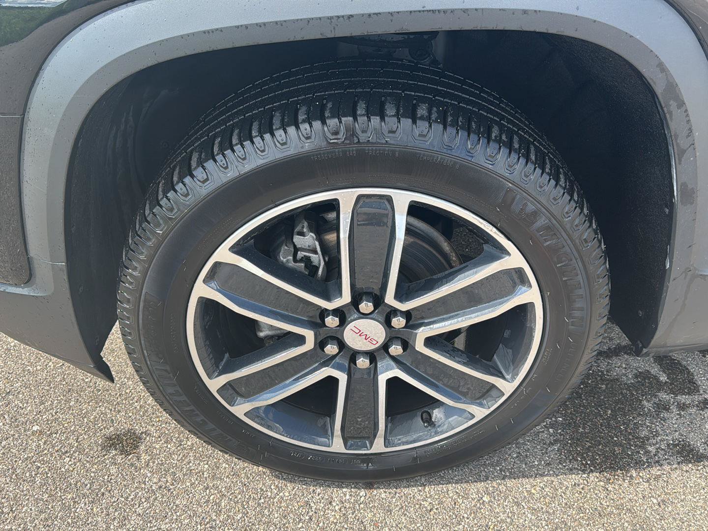 Used 2023 GMC Acadia SLT w/ Technology Package AWD/4WD image 9