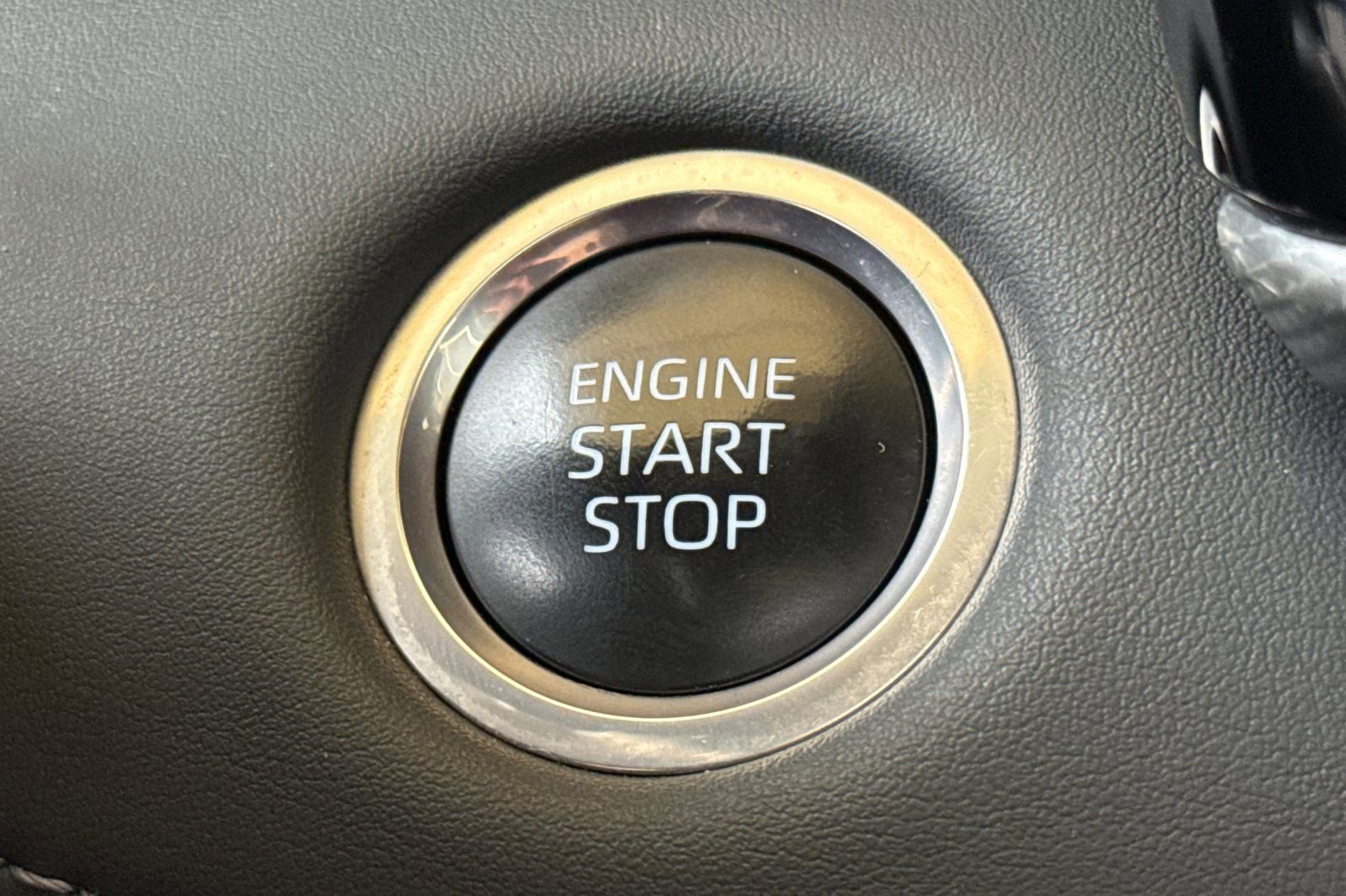 Used 2024 Toyota Highlander Platinum image 25